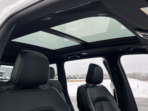 Used 2024 Jeep Grand Cherokee Limited w/ Luxury Tech Group II image 32