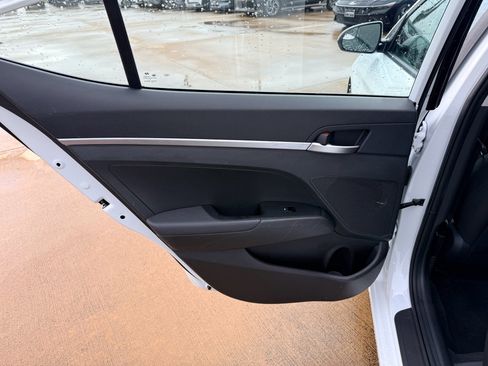 Used 2020 Hyundai Elantra SE w/ Cargo Package (C1) FWD image 16