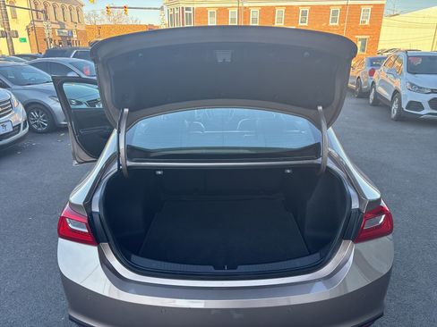 Used 2018 Chevrolet Malibu Premier w/ Premier Sun and Wheel Package image 16