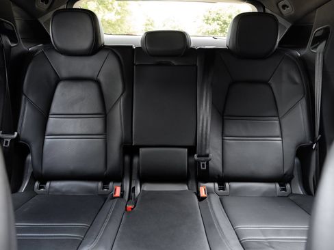 Certified 2024 Porsche Cayenne Coupe AWD/4WD image 28