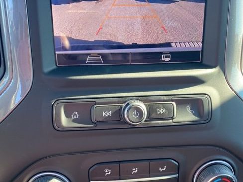 Used 2024 Chevrolet Silverado 2500 Custom w/ Custom Value Package image 22