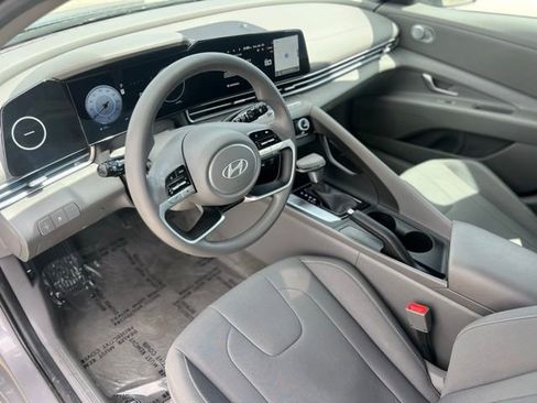 Used 2024 Hyundai Elantra SEL FWD image 10