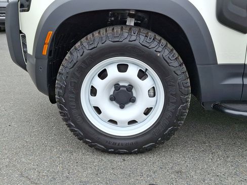 Used 2024 Land Rover Defender 110 S image 10