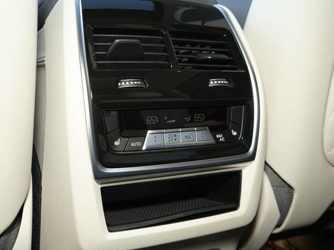 Used 2024 BMW X7 xDrive40i w/ Executive Package image 22