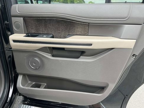 Used 2021 Ford Expedition Max Limited image 22