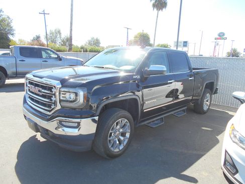 Used 2018 GMC Sierra 1500 SLT AWD/4WD image 3