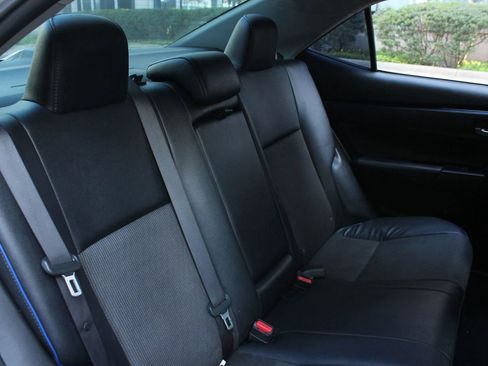 Used 2017 Toyota Corolla SE image 18