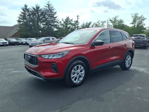 Used 2023 Ford Escape Active AWD/4WD image 3