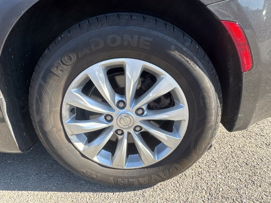 Used 2019 Chrysler Pacifica Touring-L FWD image 7