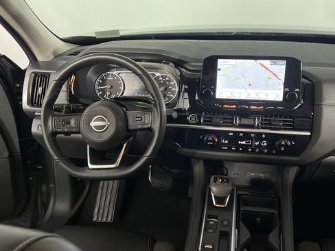 Used 2024 Nissan Pathfinder SL w/ Black Appearance Package image 13