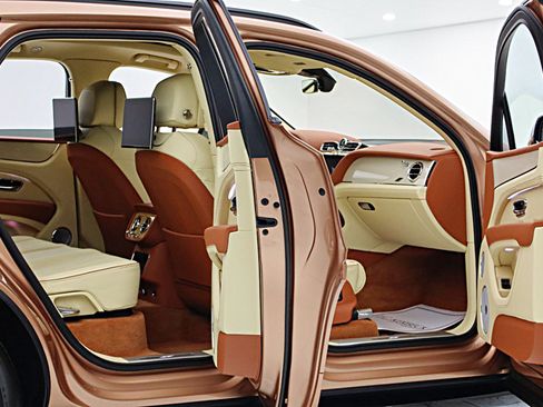 Certified 2023 Bentley Bentayga AWD/4WD image 15