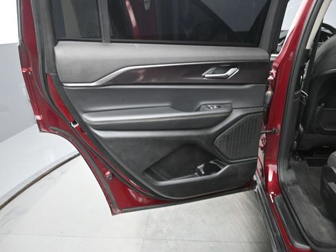 Used 2023 Jeep Grand Cherokee L Laredo image 15