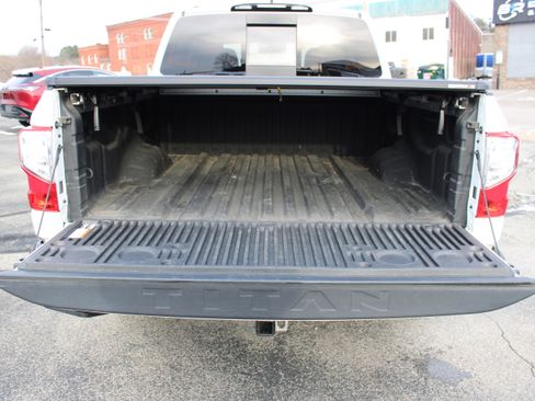 Certified 2022 Nissan Titan SV w/ SV Convenience Package image 5