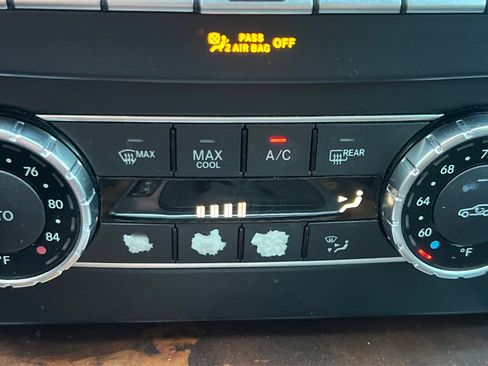 Used 2013 Mercedes-Benz C 250 Sedan image 21