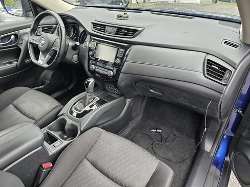 Used 2019 Nissan Rogue SV w/ Premium Package FWD image 11