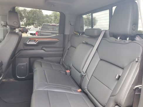 Used 2023 GMC Sierra 1500 Denali AWD/4WD image 9