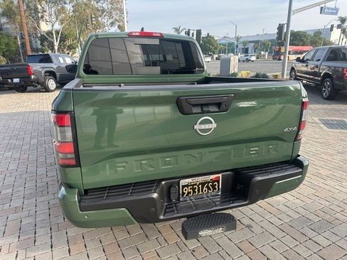 Used 2023 Nissan Frontier SV w/ SV Premium Package image 5