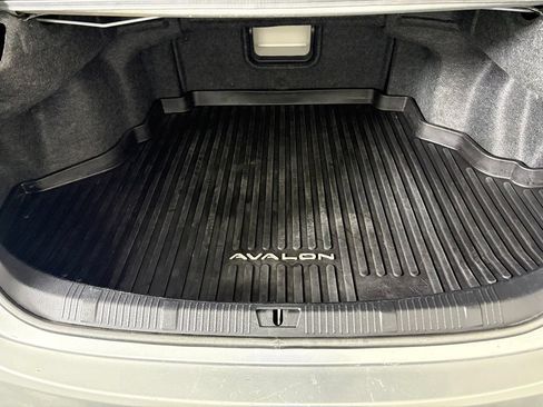 Used 2018 Toyota Avalon XLE w/ All Weather Liner Package FWD image 41