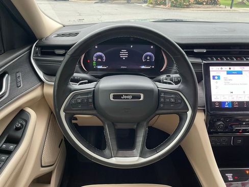 Used 2022 Jeep Grand Cherokee L Limited AWD/4WD image 14