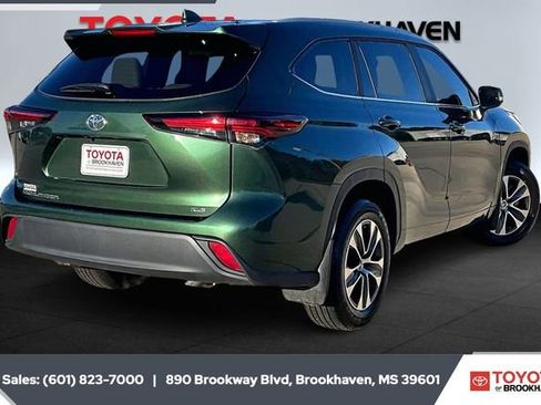 Used 2024 Toyota Highlander XLE image 11