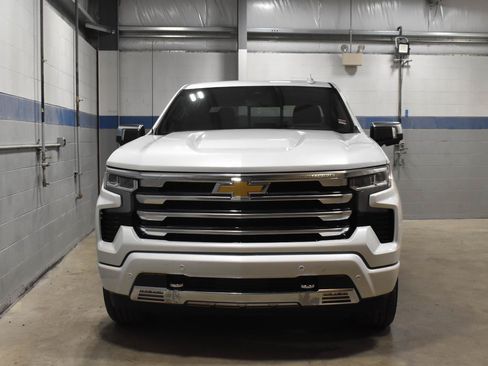 Used 2025 Chevrolet Silverado 1500 High Country w/ High Country Premium Package AWD/4WD image 29