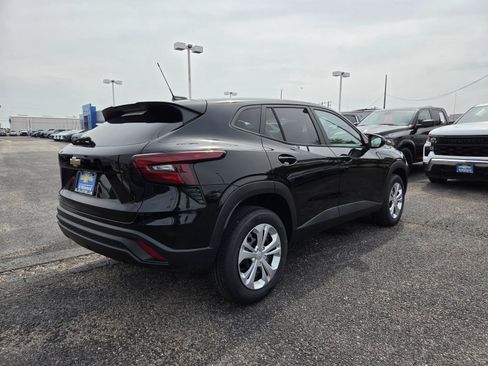 New 2026 Chevrolet Trax LS FWD image 5
