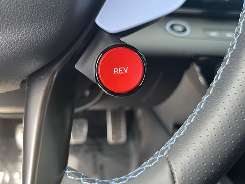 Certified 2025 Hyundai Elantra N image 23