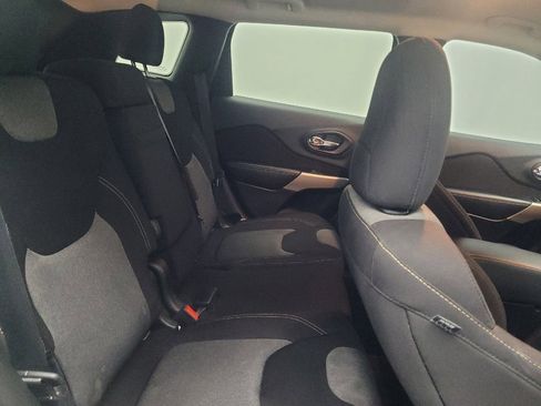 Used 2018 Jeep Cherokee Latitude image 19