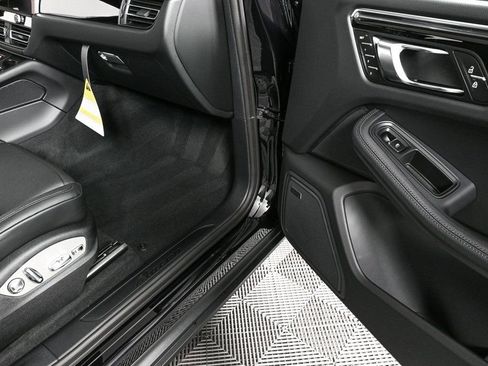 Certified 2026 Porsche Macan image 26