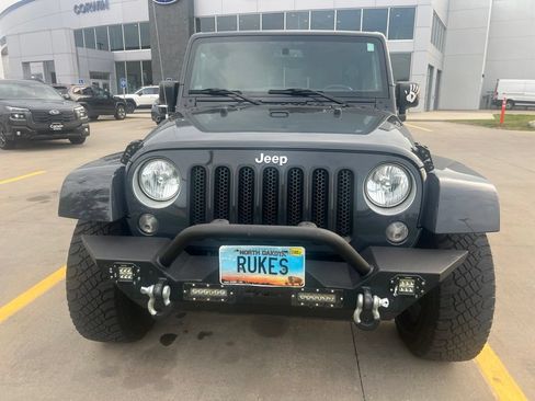 Used 2016 Jeep Wrangler Unlimited Sahara w/ Connectivity Group AWD/4WD image 6