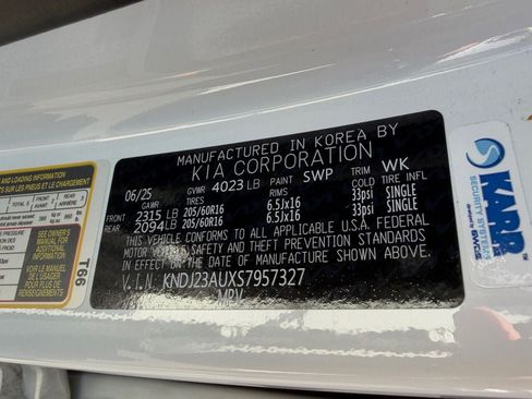 Used 2025 Kia Soul LX FWD image 36