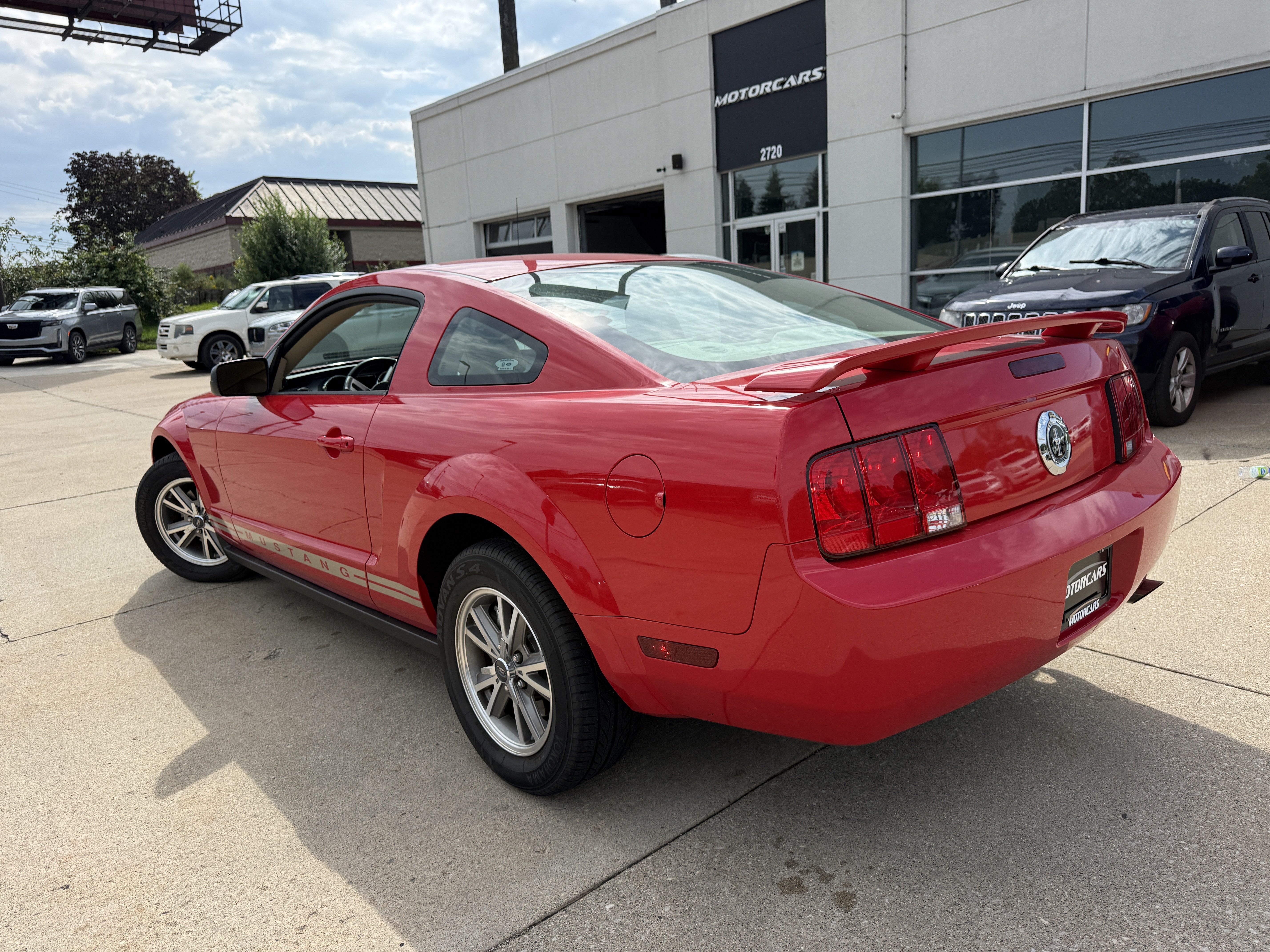 Used 2005 Ford Mustang Premium RWD image 3