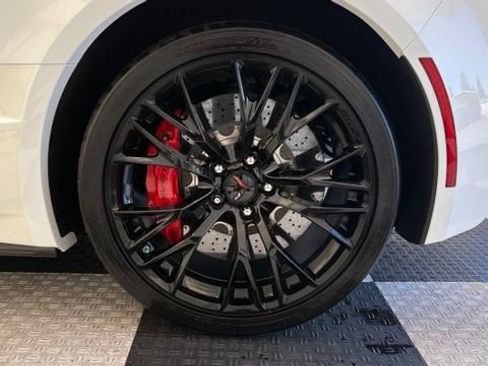 Used 2016 Chevrolet Corvette Z06 w/ 3LZ Preferred Equipment Group RWD image 11