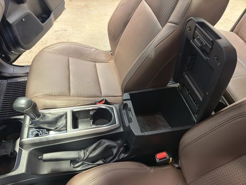 Used 2016 Toyota Tacoma Limited w/ Towing Package image 19