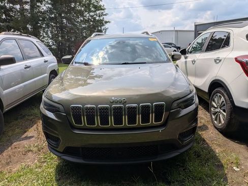 Used 2021 Jeep Cherokee Latitude FWD image 2