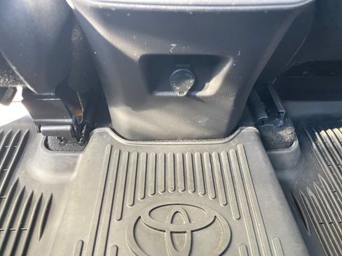 Used 2022 Toyota RAV4 LE FWD image 17