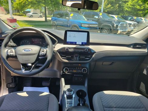 Used 2022 Ford Escape SE w/ SE Sport Appearance Package FWD image 17