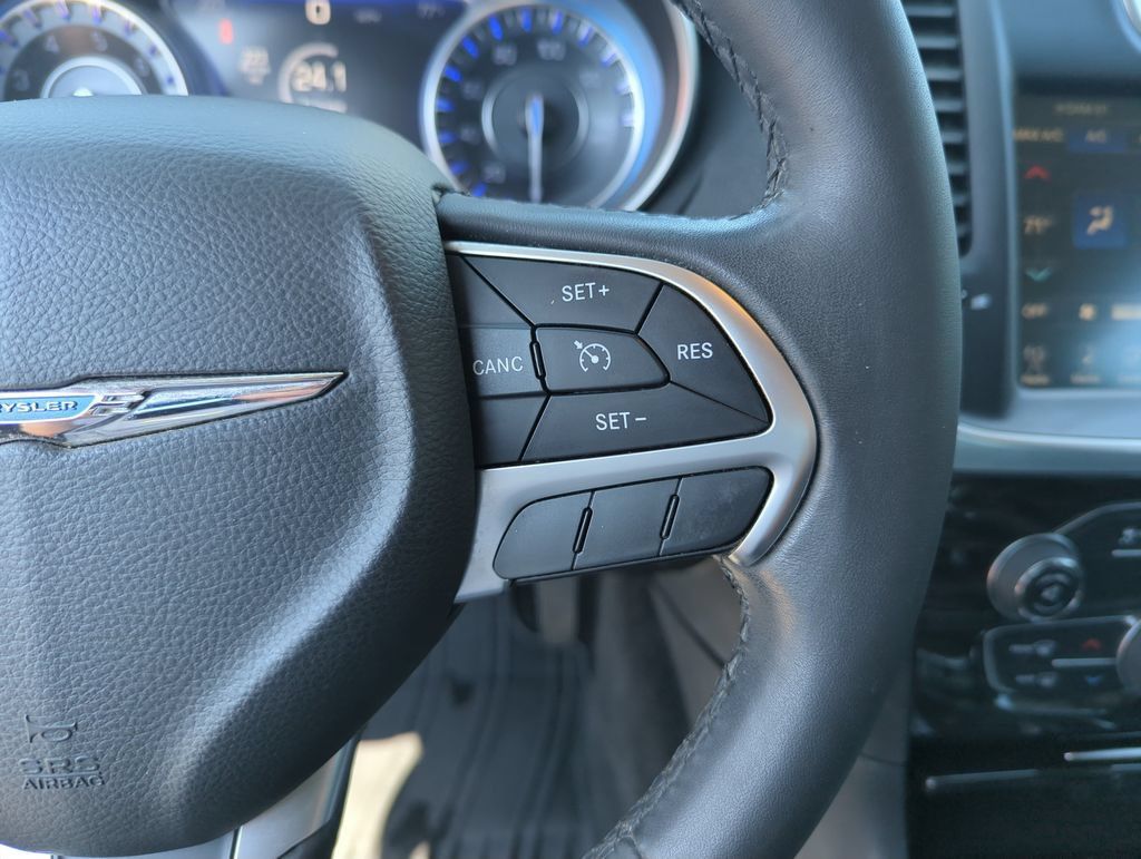 Used 2015 Chrysler 300 Limited RWD image 23