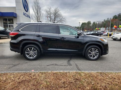 Used 2017 Toyota Highlander XLE image 5
