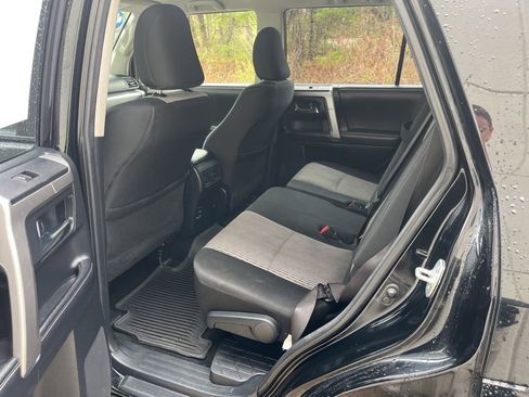 Used 2018 Toyota 4Runner SR5 AWD/4WD image 8