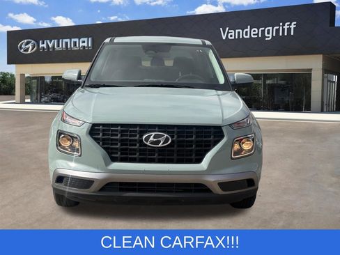 Certified 2025 Hyundai Venue SE image 2