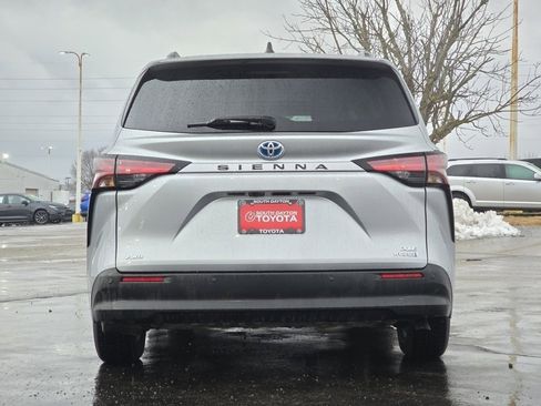 Used 2022 Toyota Sienna XLE image 26
