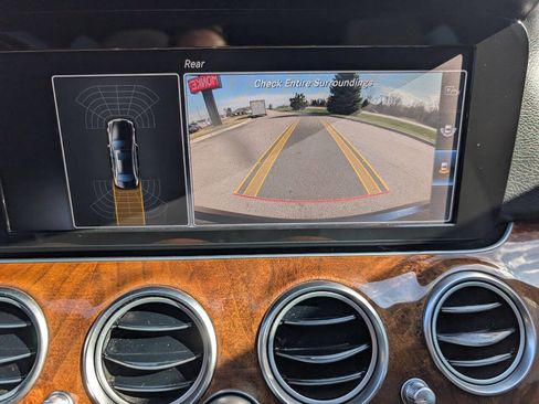 Used 2017 Mercedes-Benz E 300 4MATIC image 18