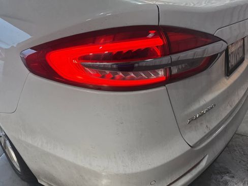 Used 2020 Ford Fusion SE image 9