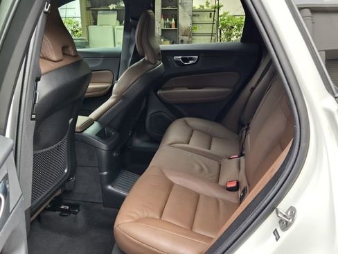 Used 2024 Volvo XC60 T8 Plus image 15