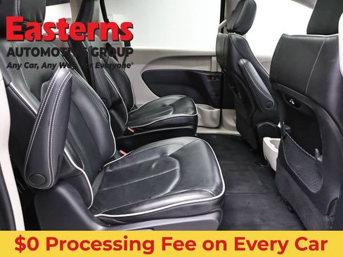 Used 2023 Chrysler Pacifica Limited FWD image 24