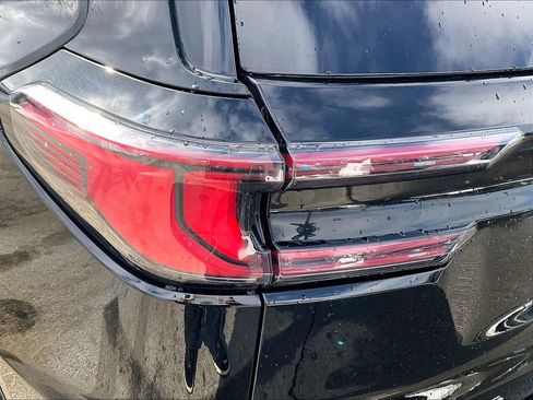 Used 2024 GMC Acadia Elevation image 32