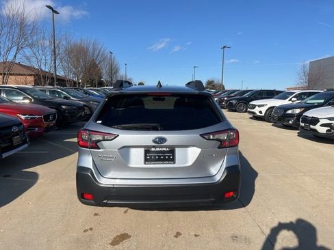 Used 2025 Subaru Outback Premium image 5