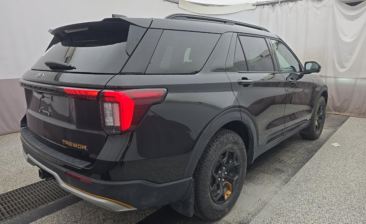 Used 2026 Ford Explorer Tremor w/ Tremor Ultimate Package AWD/4WD image 3