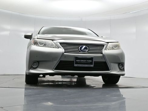 Used 2015 Lexus ES 300h w/ Navigation System Package image 45